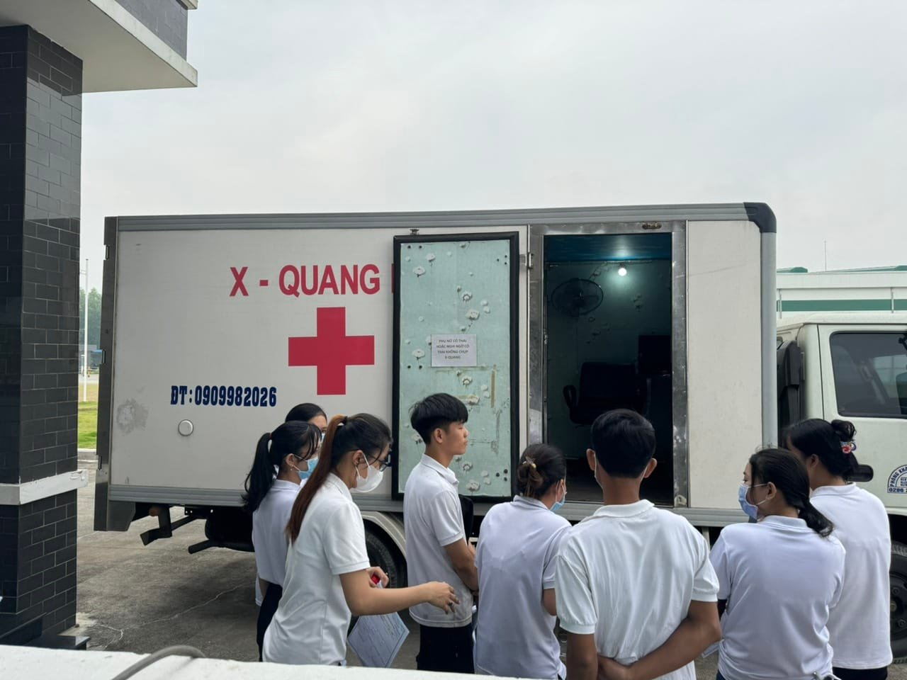 Xe chụp X-quang phổi lưu động phục vụ khám sức khỏe doanh nghiệp tại chỗ