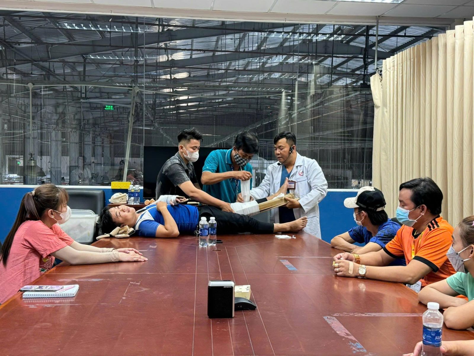 Buổi tập huấn sơ cấp cứu thực tế tại nhà máy cho công nhân viên
