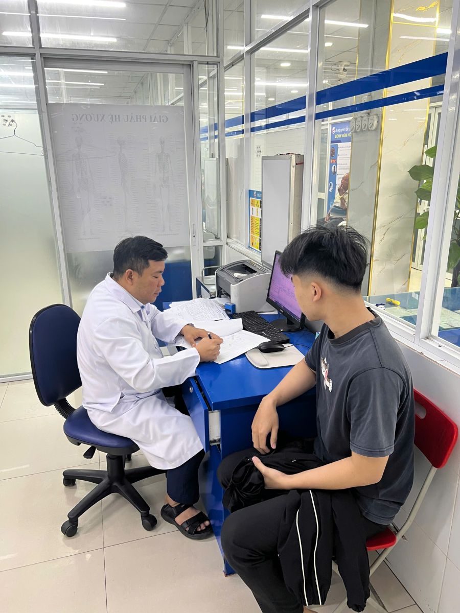 Bác sĩ giải thích cặn kẽ ý nghĩa các chỉ số tầm soát ung thư cho khách hàng