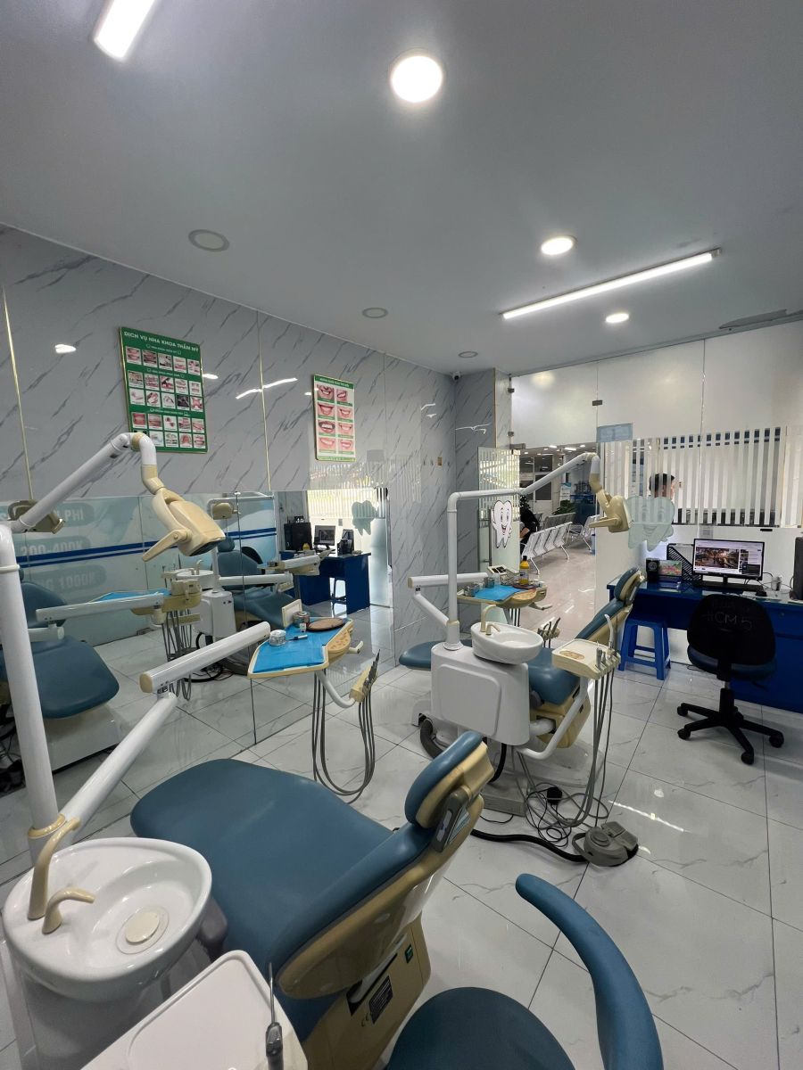 Kỹ thuật cạo vôi răng bằng máy siêu âm giúp làm sạch mảng bám mà không gây ê buốt