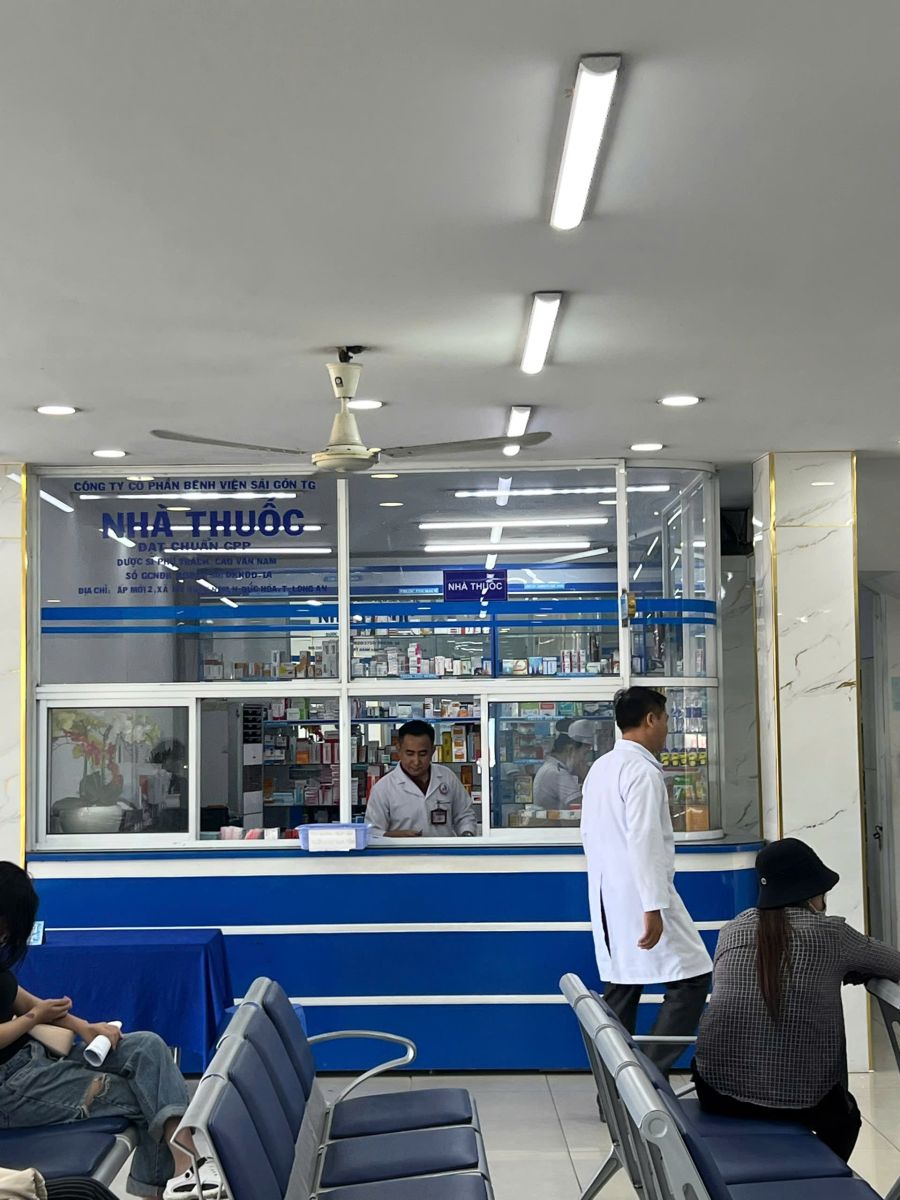 Kho thuốc Đông y tại Bệnh viện Sài Gòn TG được bảo quản nghiêm ngặt, đảm bảo chất lượng dược liệu